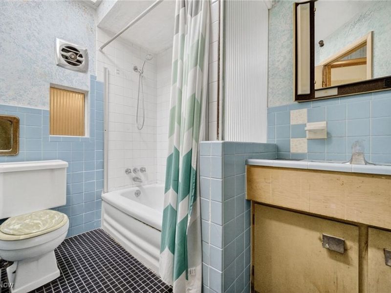 100 E Decker Drive, Seven Hills, OH 44131 Photo 15