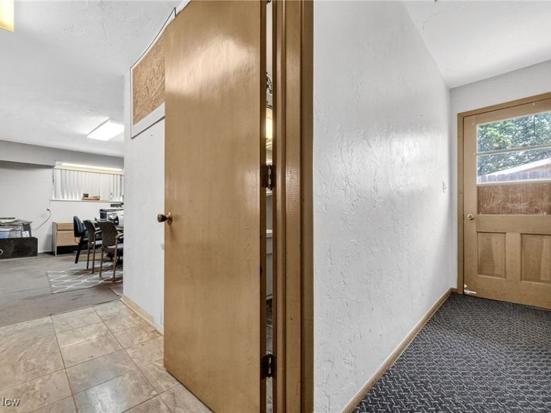 100 E Decker Drive, Seven Hills, OH 44131 Photo 22