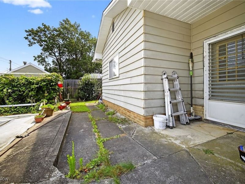 100 E Decker Drive, Seven Hills, OH 44131 Photo 33