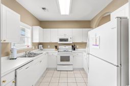 5825 Catalina Dr. photo 4