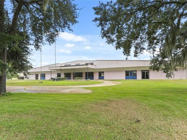 1 LYNN OAKS Drive, St Bernard, LA 70085