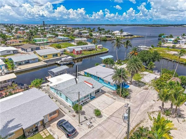 2500 Harbor View DR, MATLACHA, FL 33993