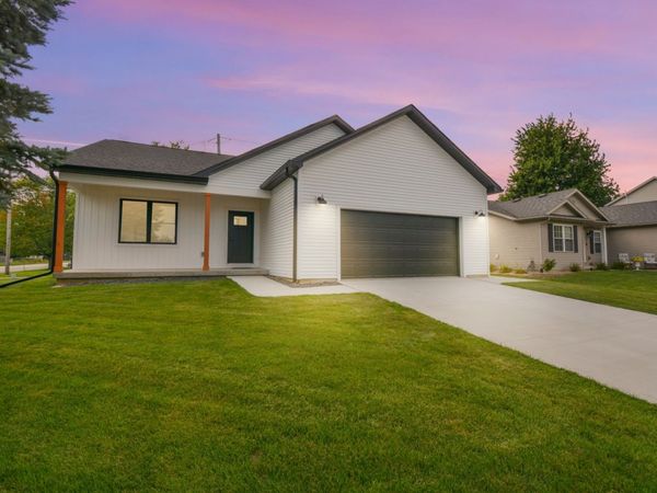 317 Waterford Estates Drive, Bloomington, IL 61704