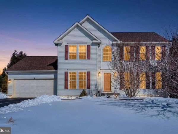 2040 WATERFALL DRIVE, HANOVER, PA 17331