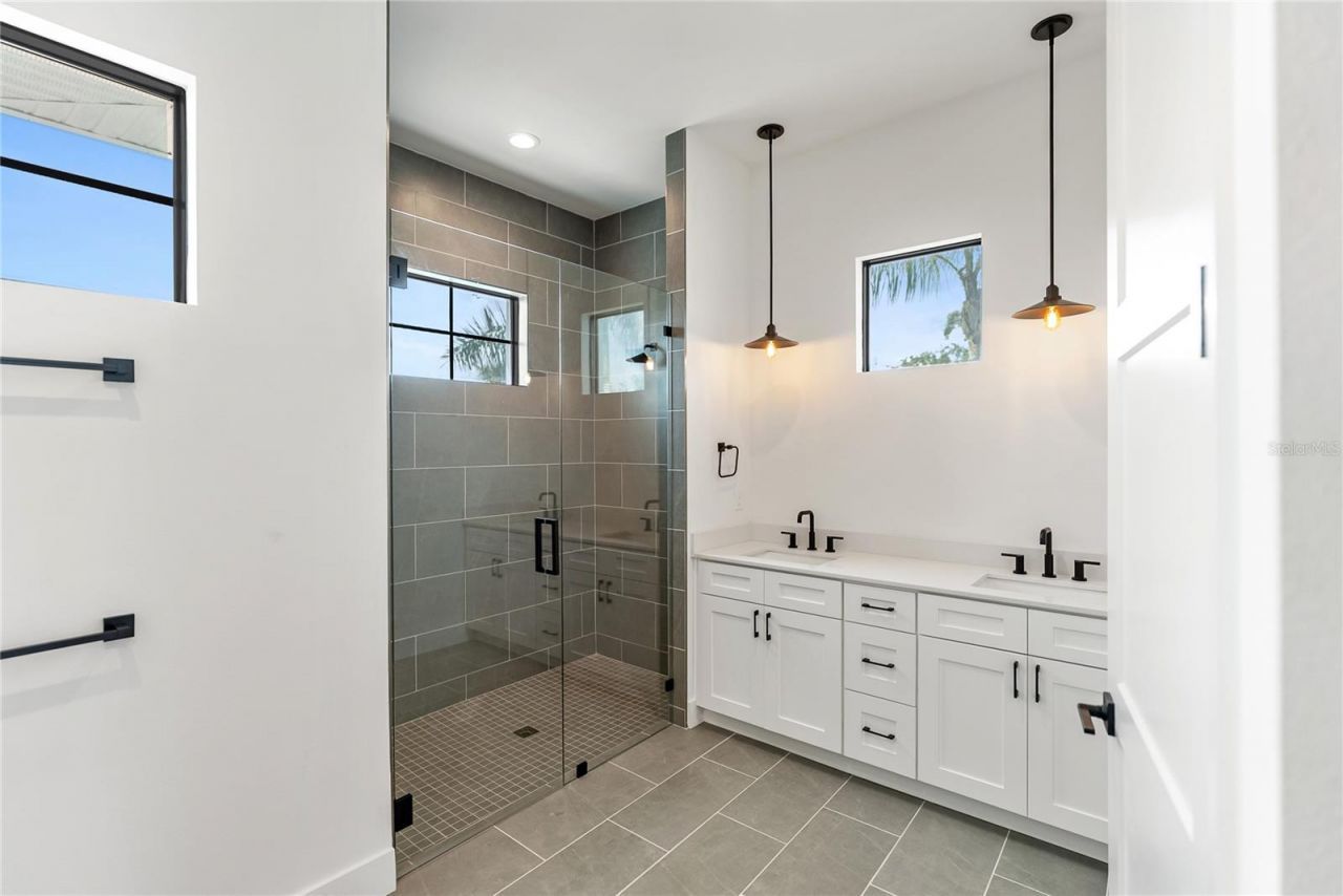 569 Bayview Drive, Longboat Key, FL 34228 Photo