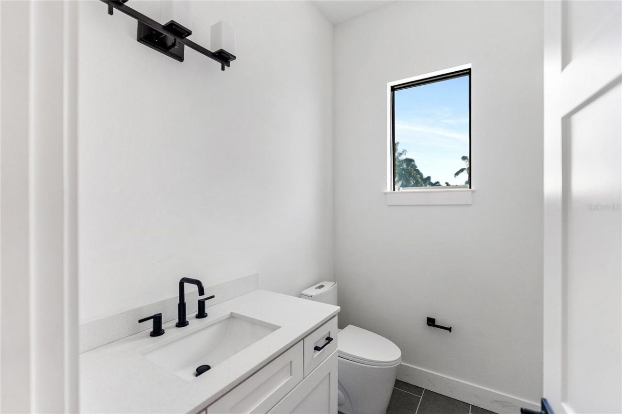 569 Bayview Drive, Longboat Key, FL 34228 Photo