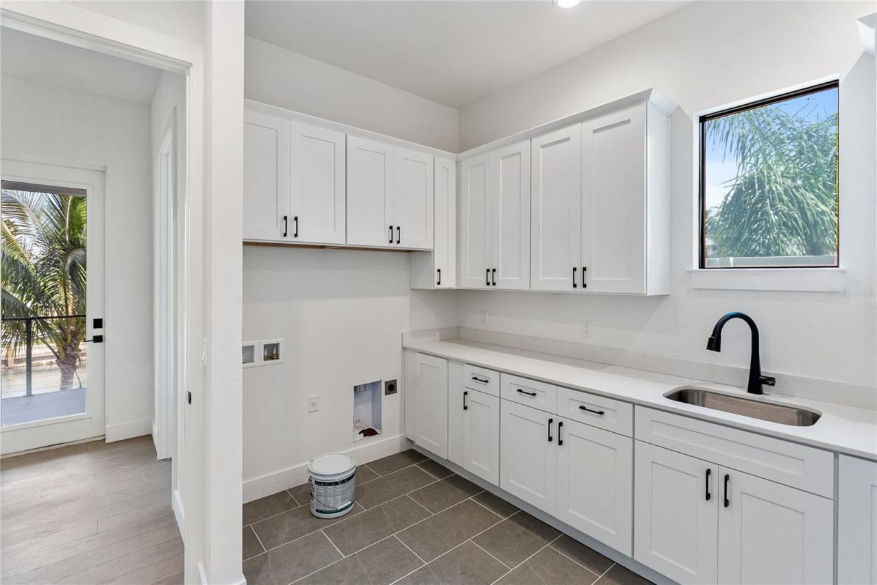 569 Bayview Drive, Longboat Key, FL 34228 Photo