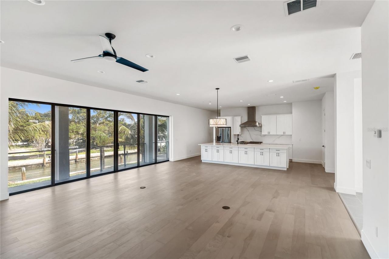 569 Bayview Drive, Longboat Key, FL 34228 Photo