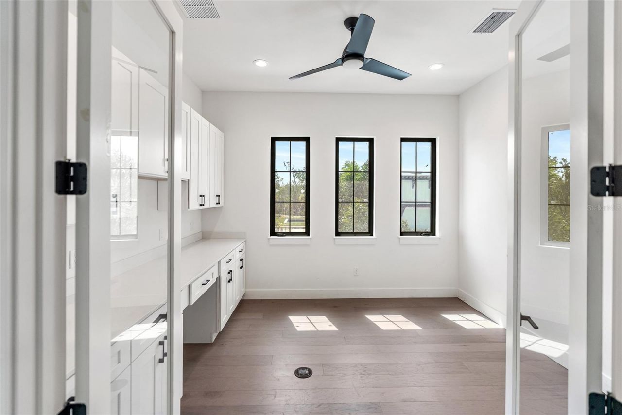 569 Bayview Drive, Longboat Key, FL 34228 Photo