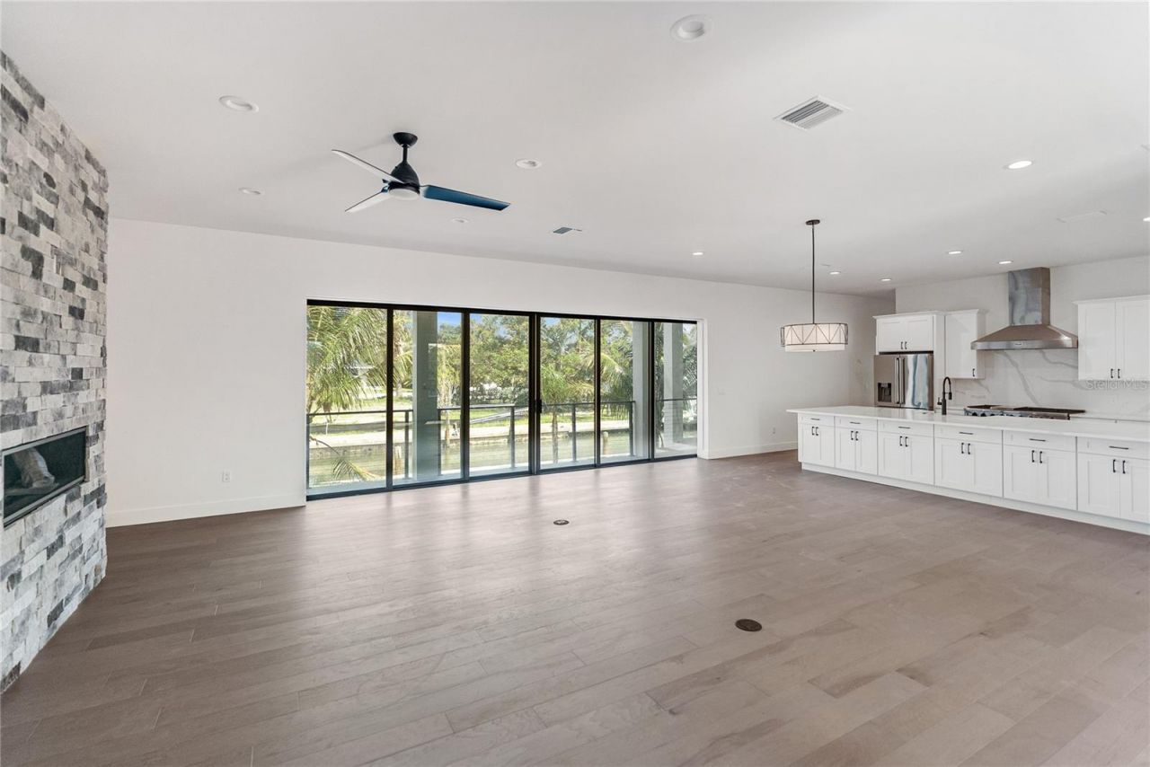 569 Bayview Drive, Longboat Key, FL 34228 Photo