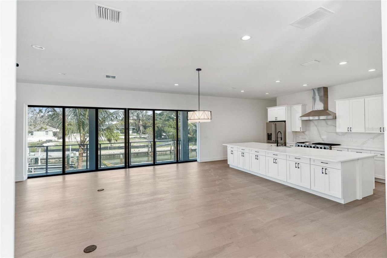 569 Bayview Drive, Longboat Key, FL 34228 Photo