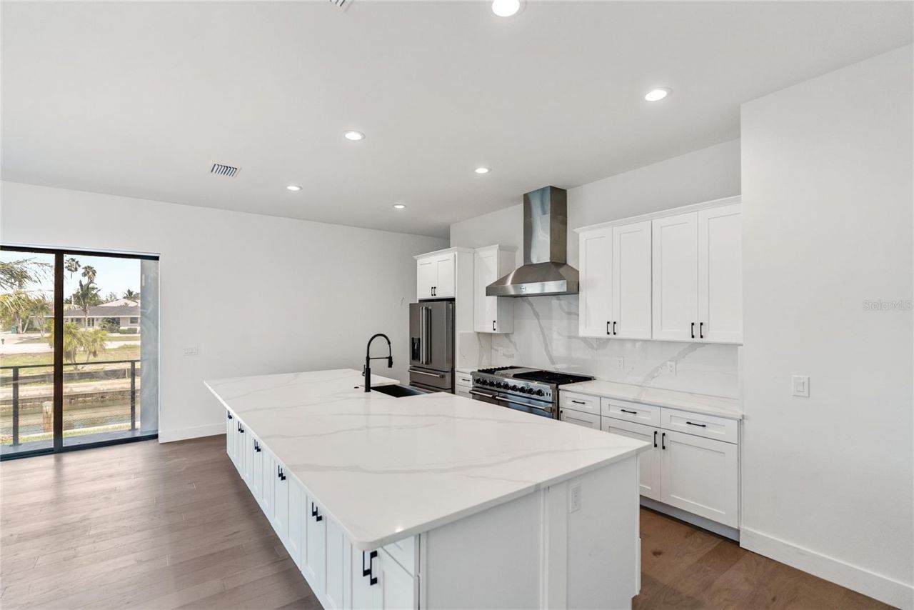 569 Bayview Drive, Longboat Key, FL 34228 Photo