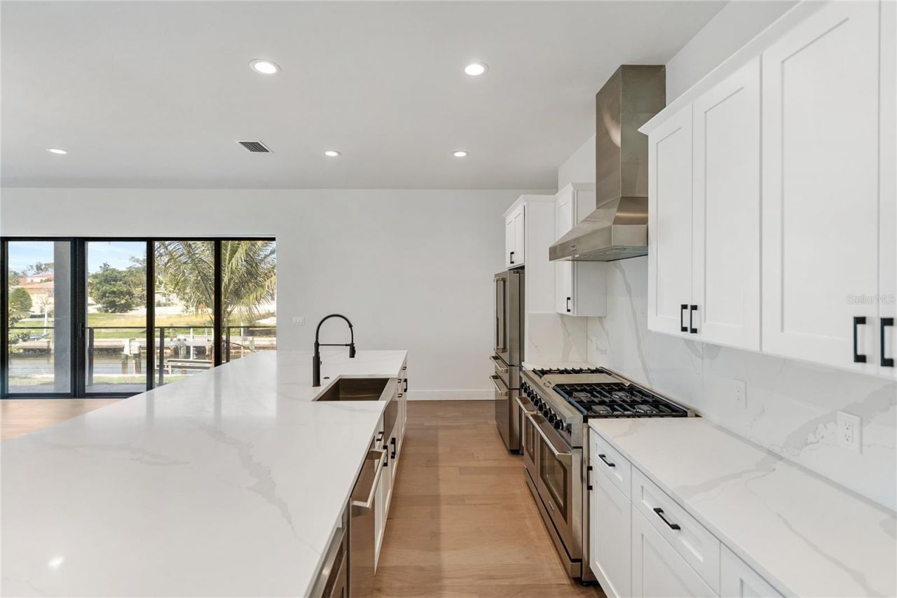 569 Bayview Drive, Longboat Key, FL 34228 Photo