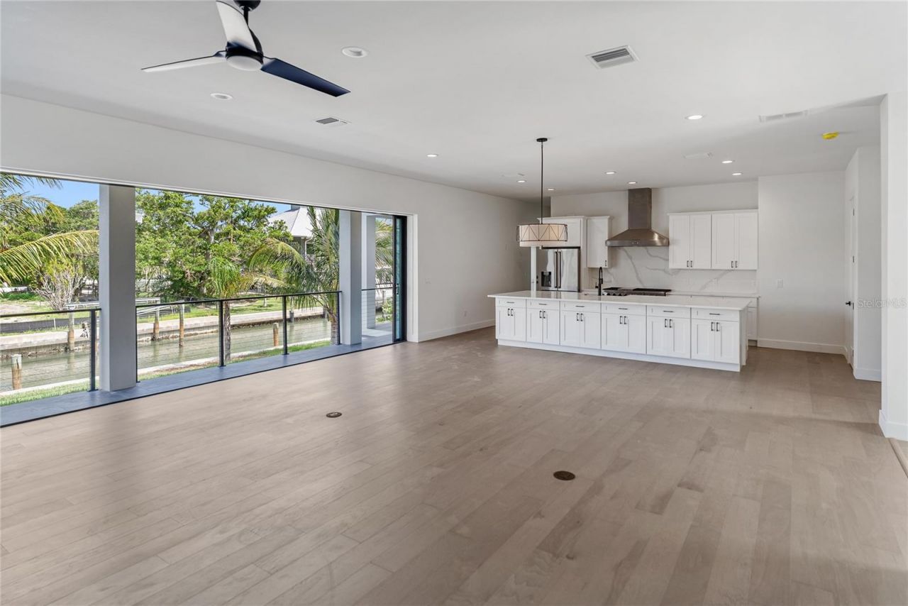 569 Bayview Drive, Longboat Key, FL 34228 Photo