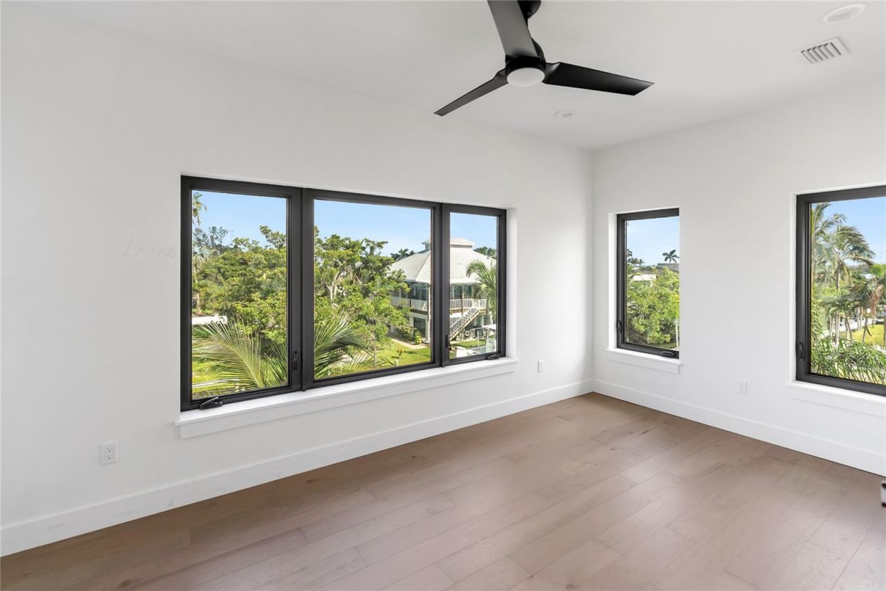 569 Bayview Drive, Longboat Key, FL 34228 Photo