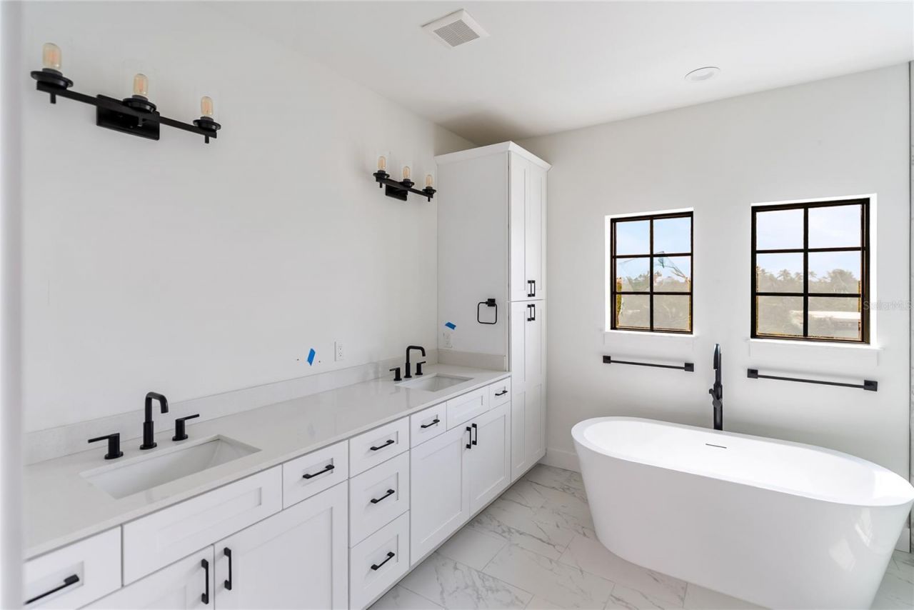 569 Bayview Drive, Longboat Key, FL 34228 Photo
