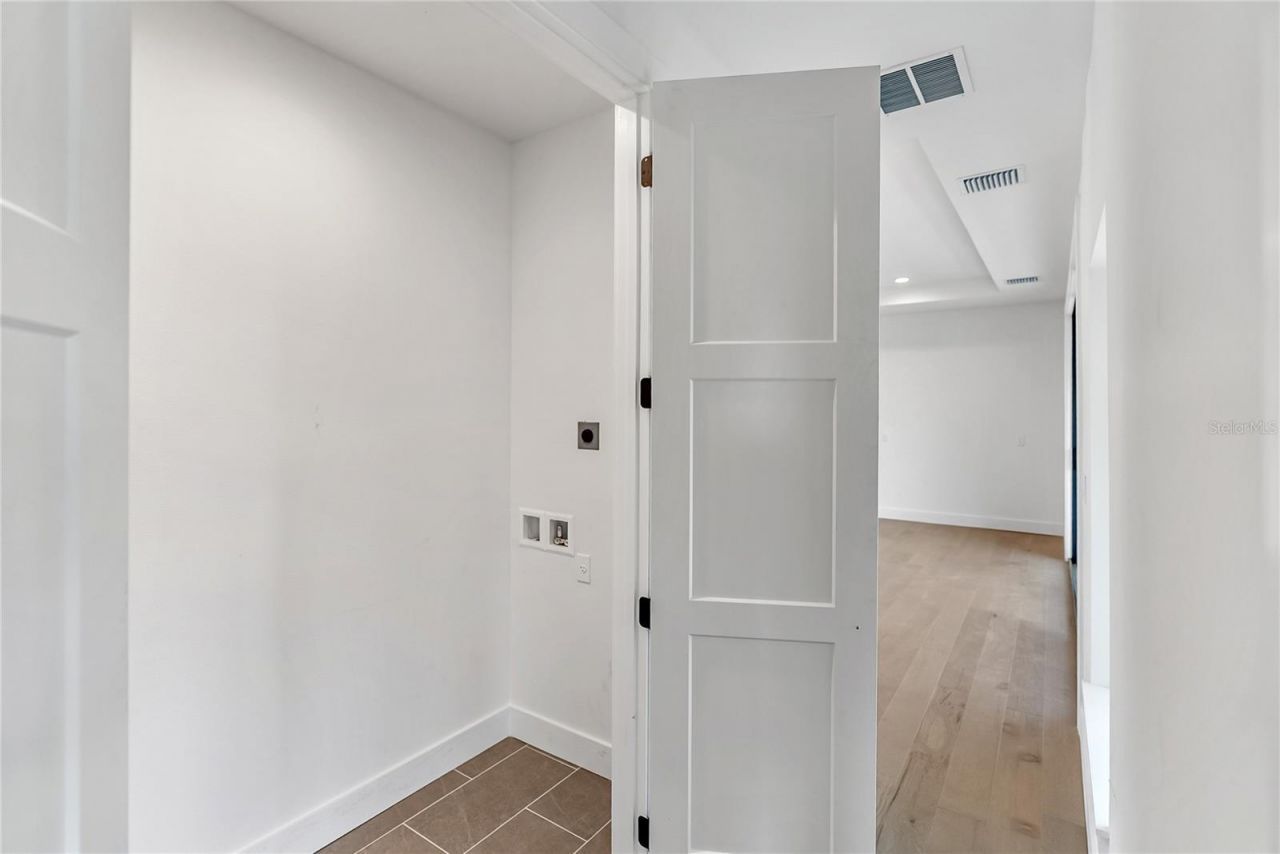 569 Bayview Drive, Longboat Key, FL 34228 Photo