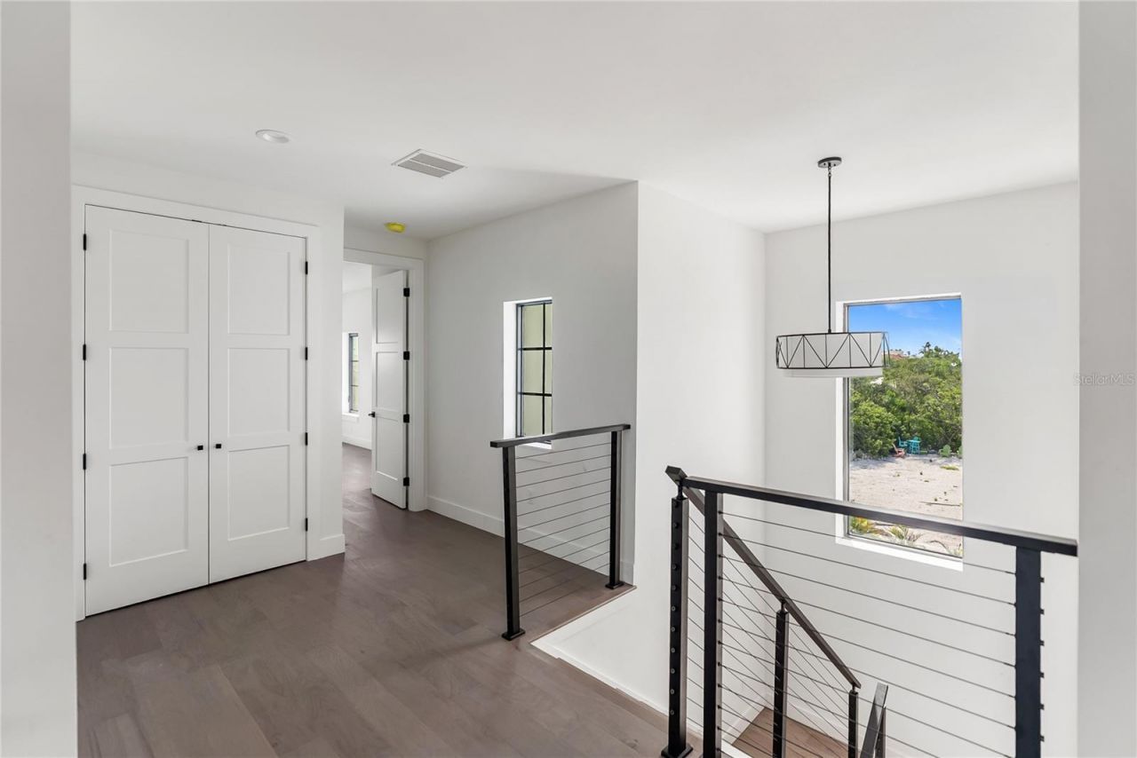 569 Bayview Drive, Longboat Key, FL 34228 Photo