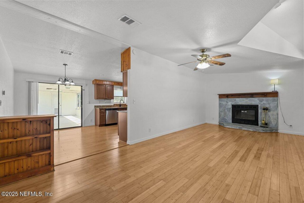 124 E Grandview Drive, East Palatka, FL 32131 Photo