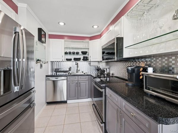 162-40 9th Avenue, Unit 8B, Beechhurst, NY 11357