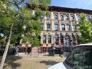 327 Vernon Avenue, Brooklyn, NY 11206 Main Photo