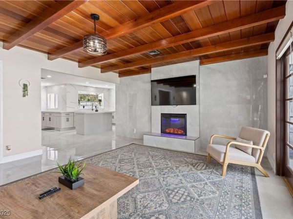 2420 Laurie Drive, Las Vegas, NV 89102