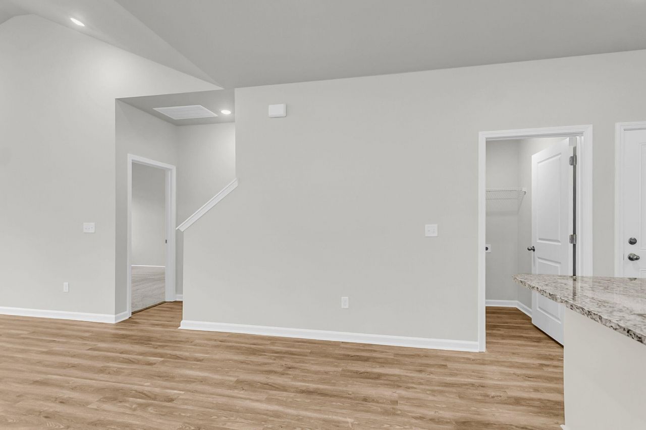 313 Clipper Court Photo 11