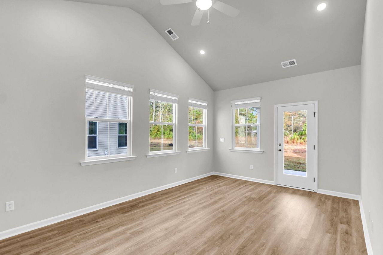 313 Clipper Court Photo 12