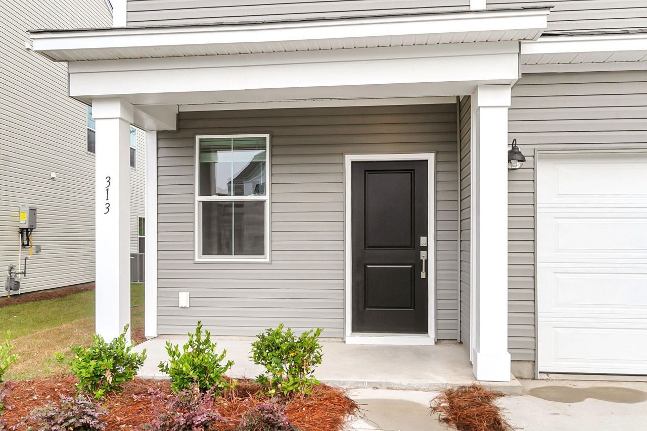 313 Clipper Court Photo 4