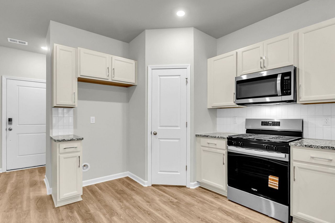 313 Clipper Court Photo 8