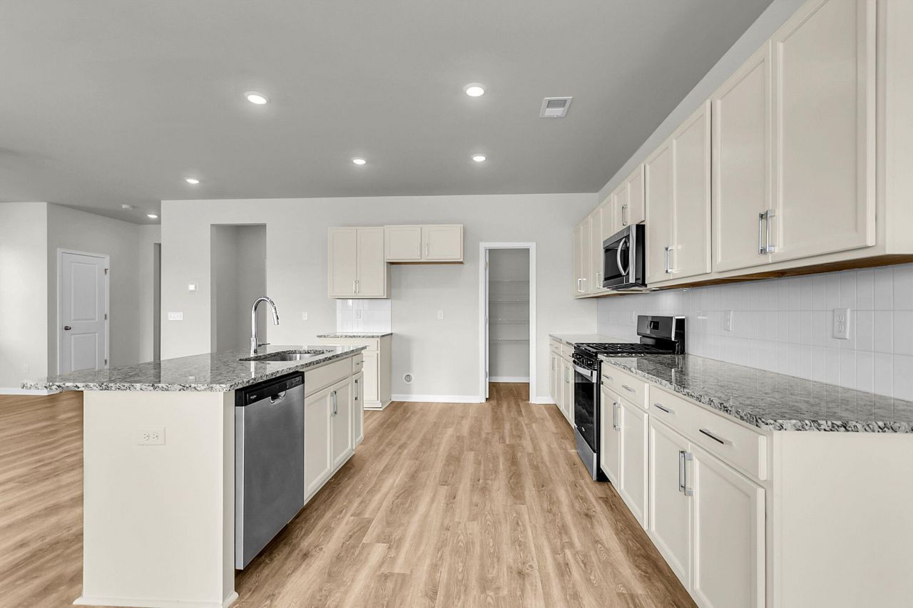 303 Clipper Court Photo 10