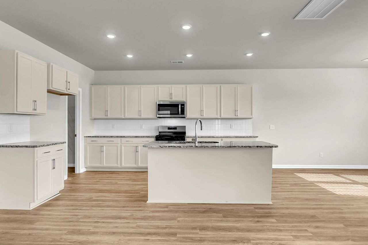 303 Clipper Court Photo 11