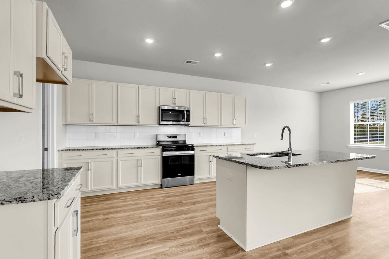 303 Clipper Court Photo 12