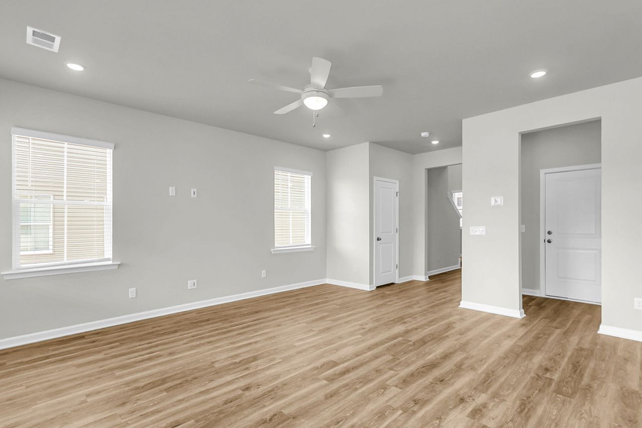 303 Clipper Court Photo 13