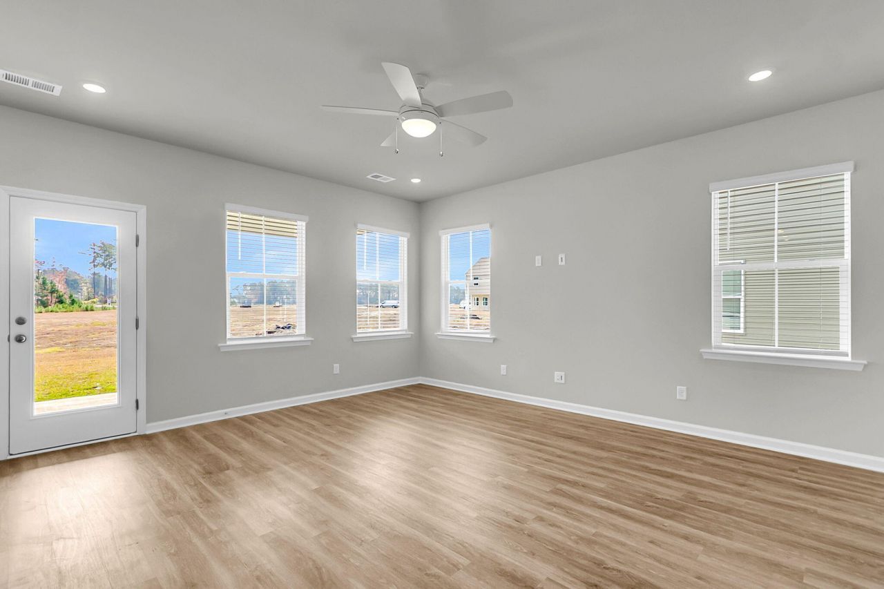 303 Clipper Court Photo 14
