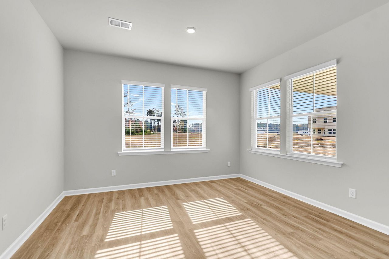 303 Clipper Court Photo 15