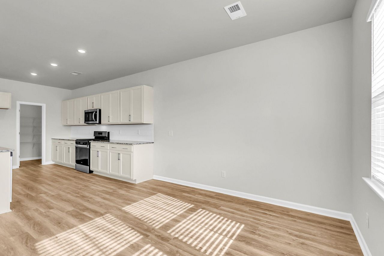 303 Clipper Court Photo 16