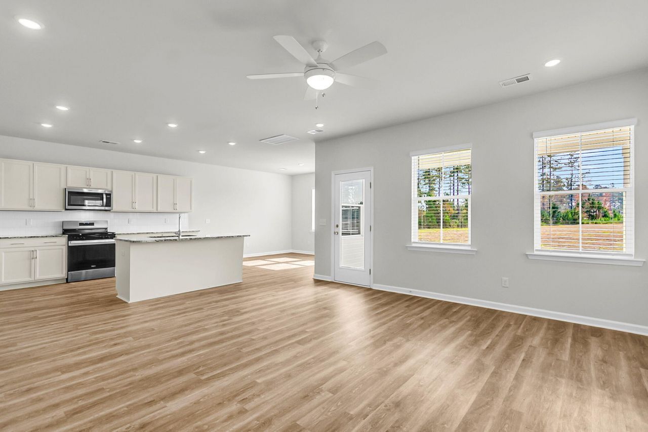 303 Clipper Court Photo 17
