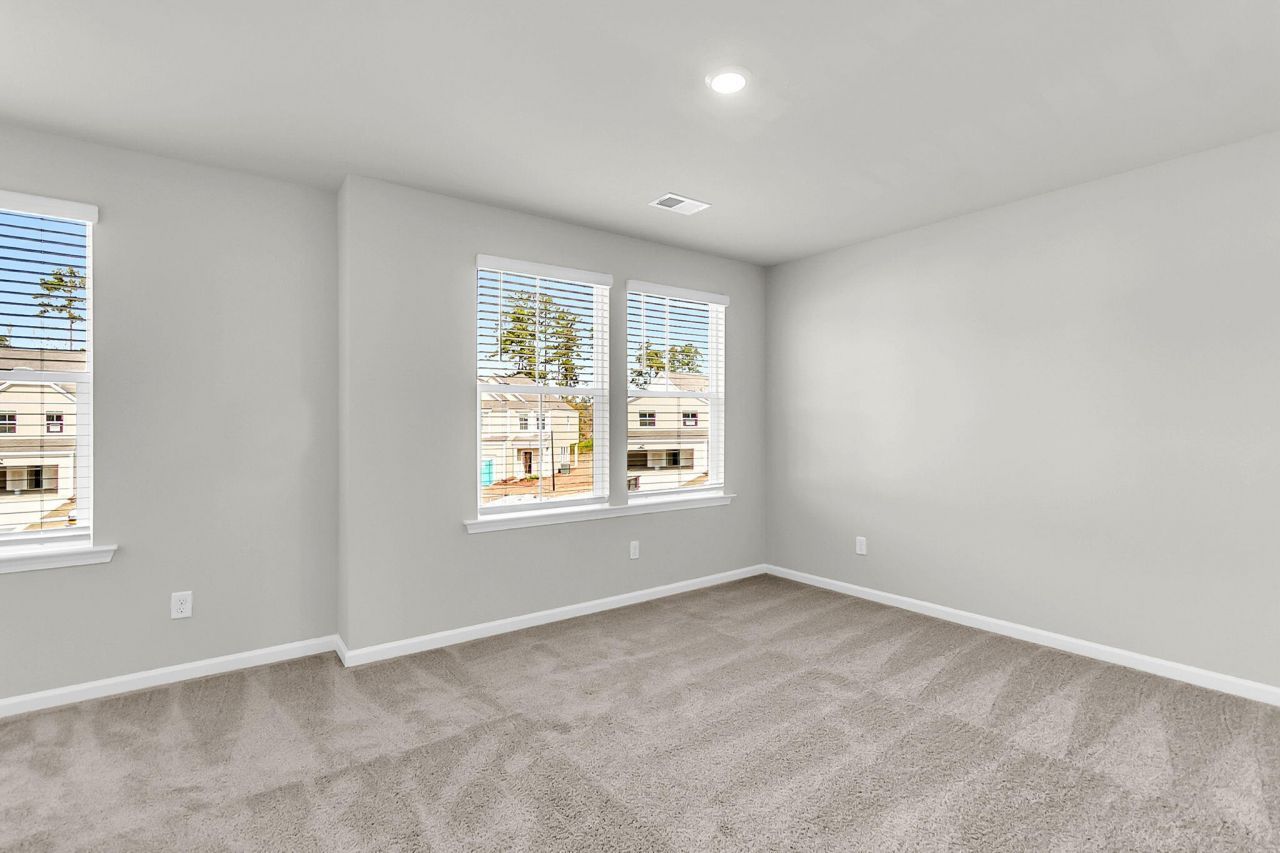 303 Clipper Court Photo 21