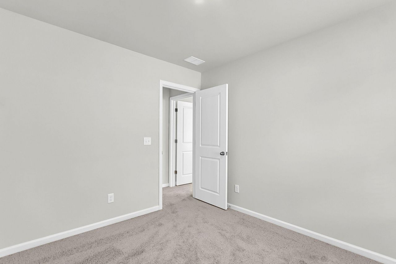303 Clipper Court Photo 23
