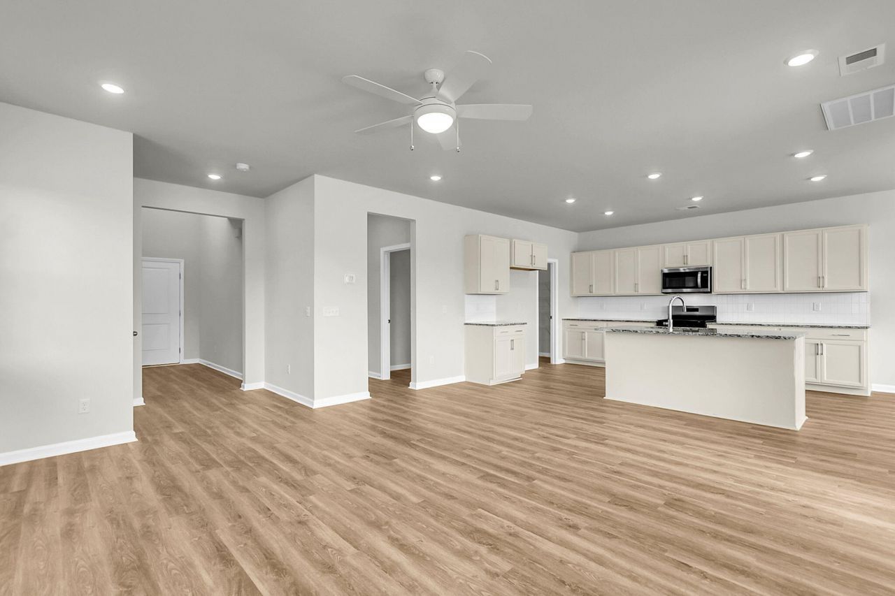303 Clipper Court Photo 9