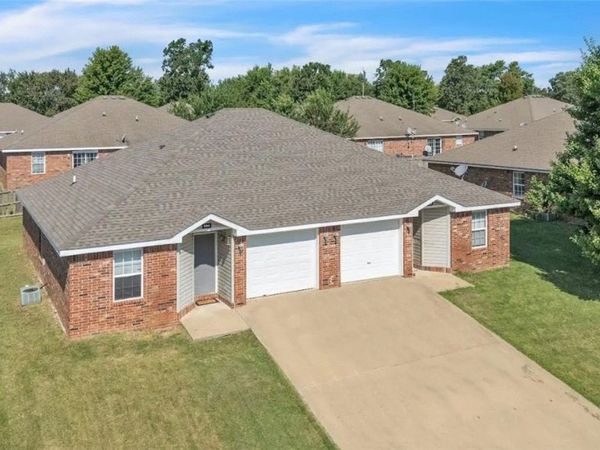 232 & 234 Graystone Circle, Centerton, AR 72719