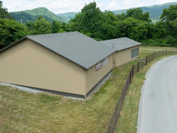 496 River Road, Sneedville, TN 37869