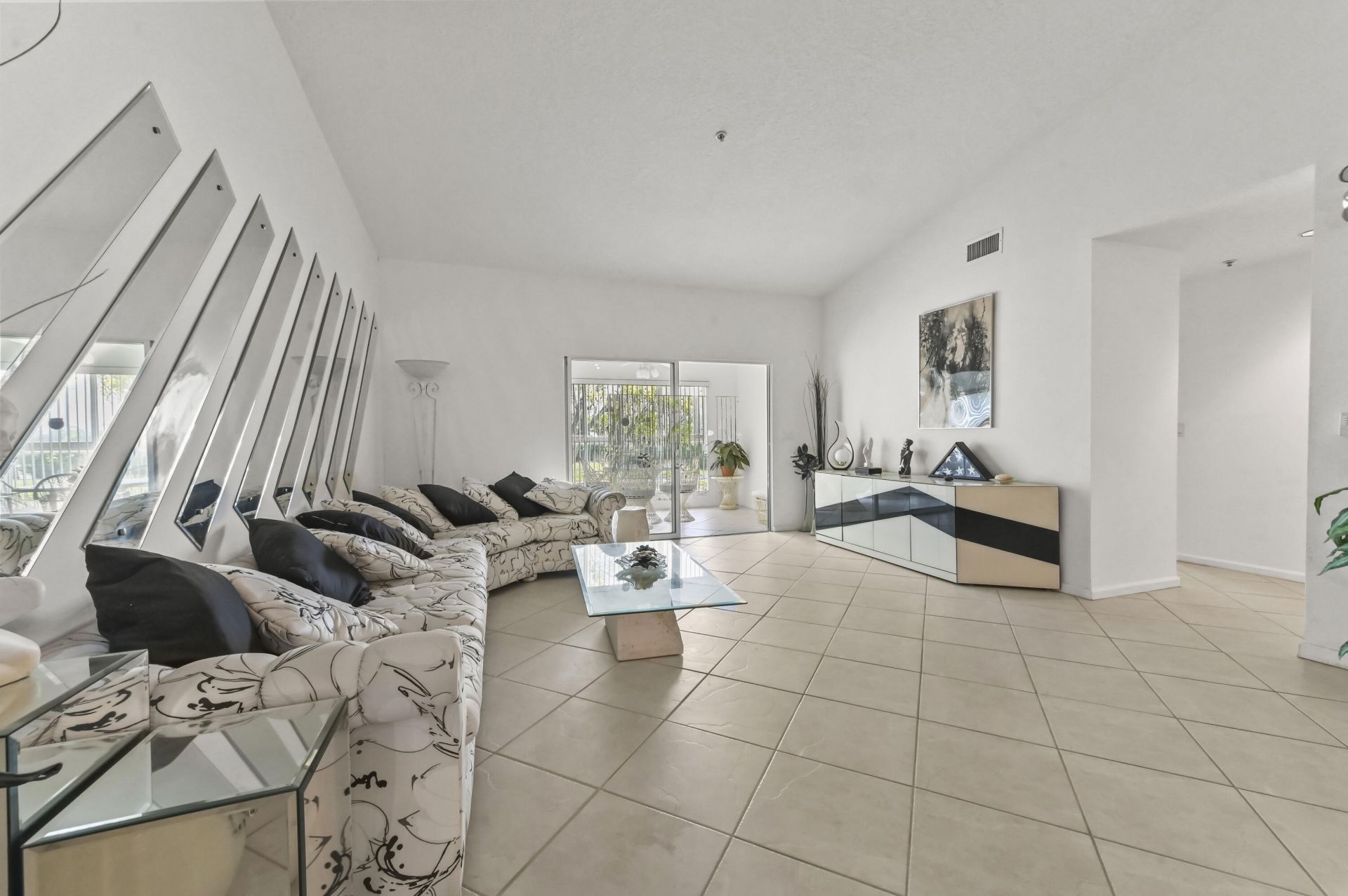 5952 Regal Glen Drive, Unit 207, Boynton Beach, FL 33437 Photo