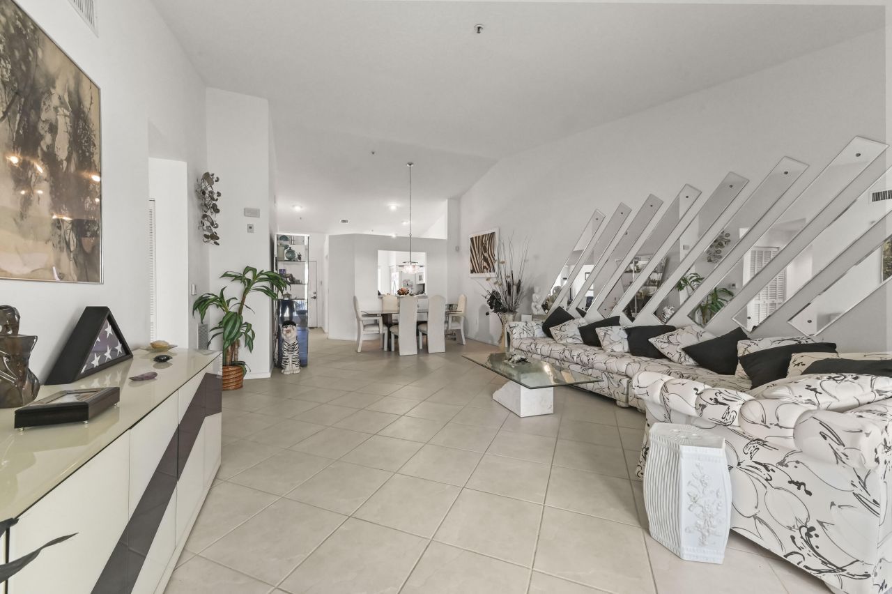 5952 Regal Glen Drive, Unit 207, Boynton Beach, FL 33437 Photo