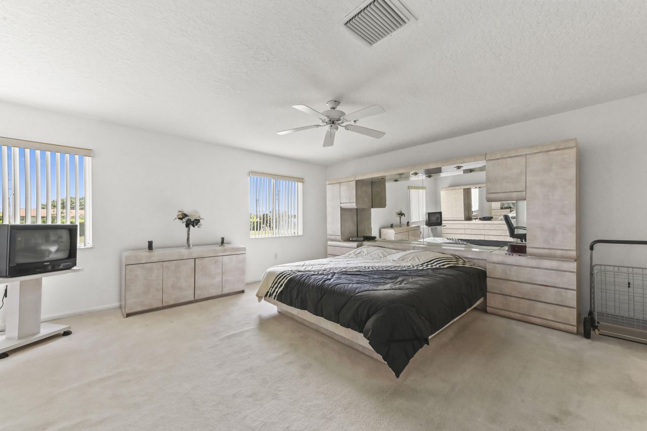 5952 Regal Glen Drive, Unit 207, Boynton Beach, FL 33437 Photo
