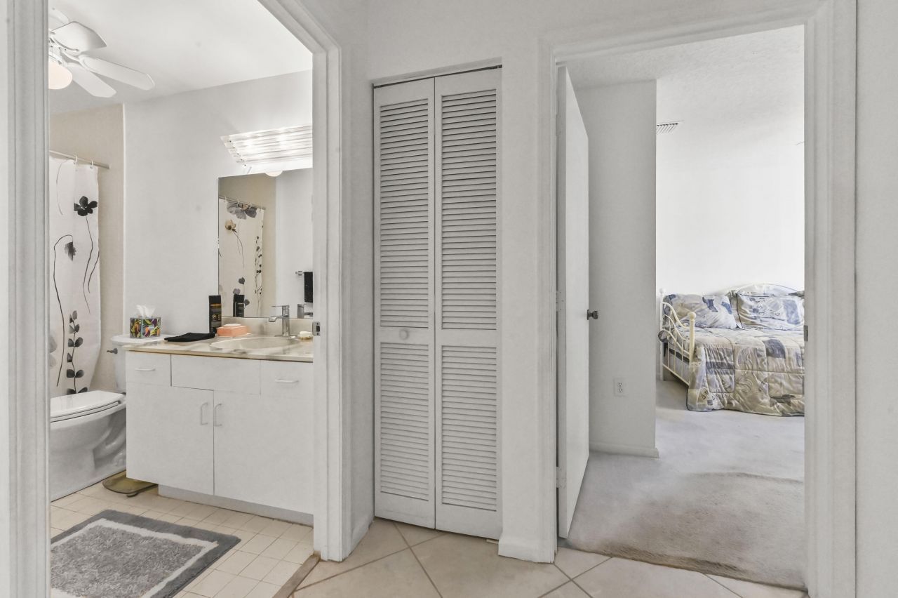 5952 Regal Glen Drive, Unit 207, Boynton Beach, FL 33437 Photo