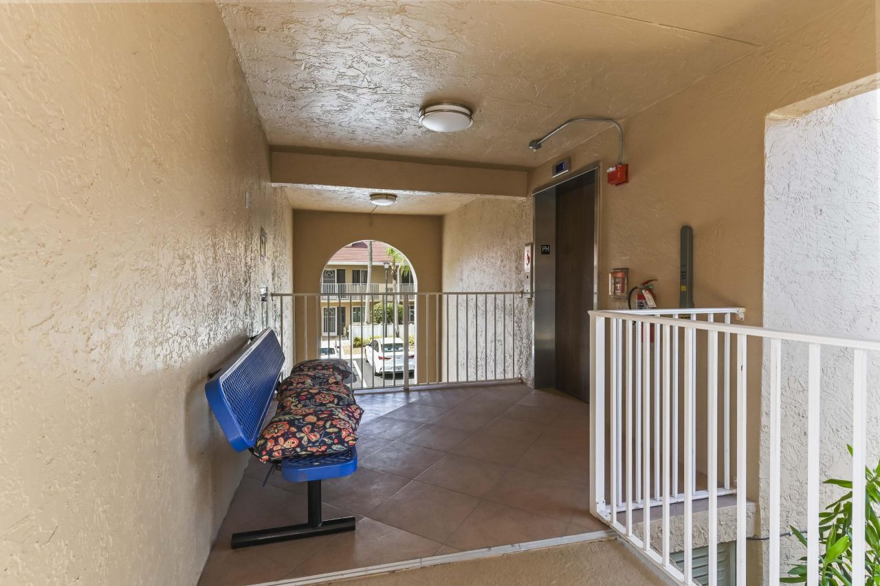 5952 Regal Glen Drive, Unit 207, Boynton Beach, FL 33437 Photo