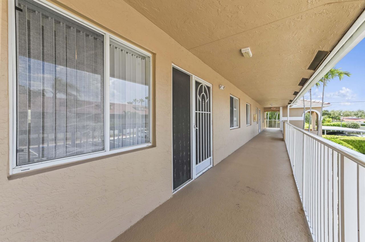 5952 Regal Glen Drive, Unit 207, Boynton Beach, FL 33437 Photo