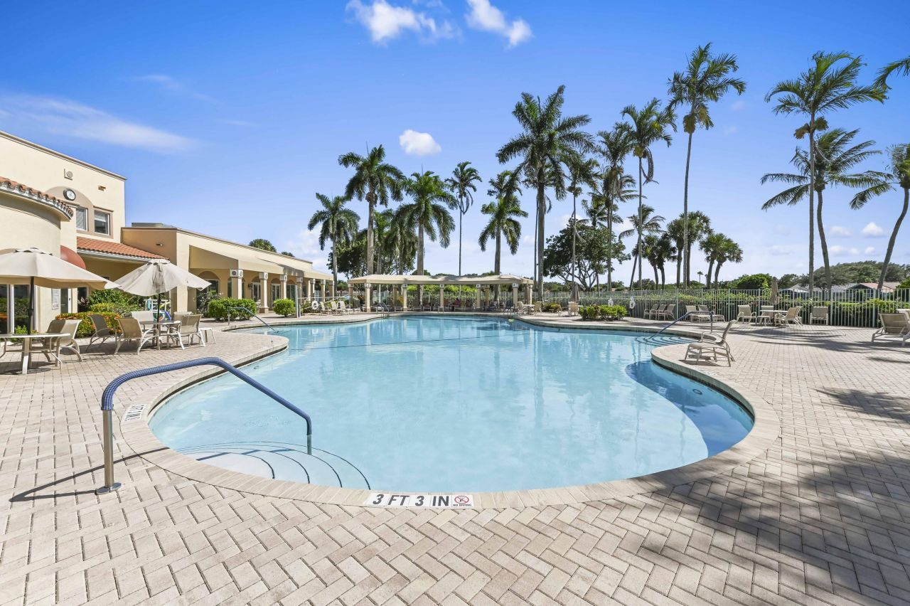 5952 Regal Glen Drive, Unit 207, Boynton Beach, FL 33437 Photo
